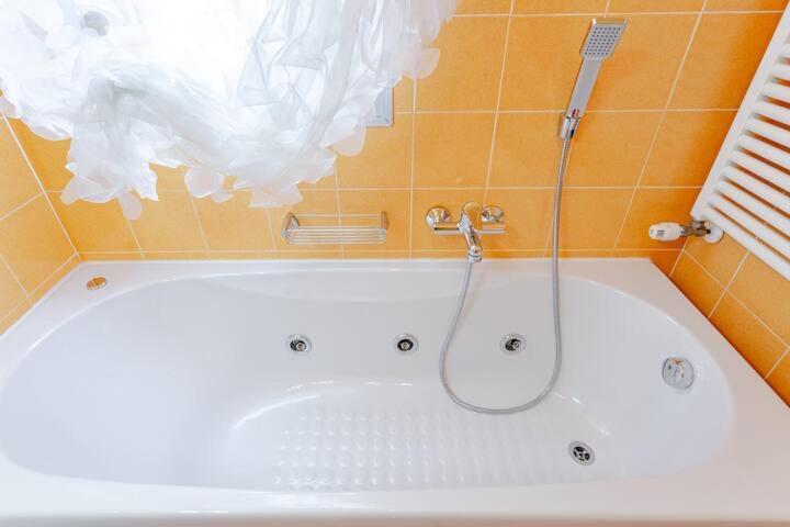 Ferienwohnung A Casa Minerva Rimini Exterior foto